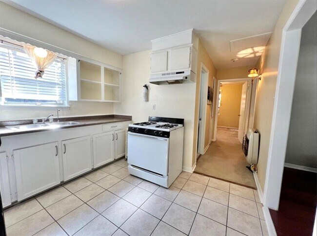 Building Photo - 516 Graceland St