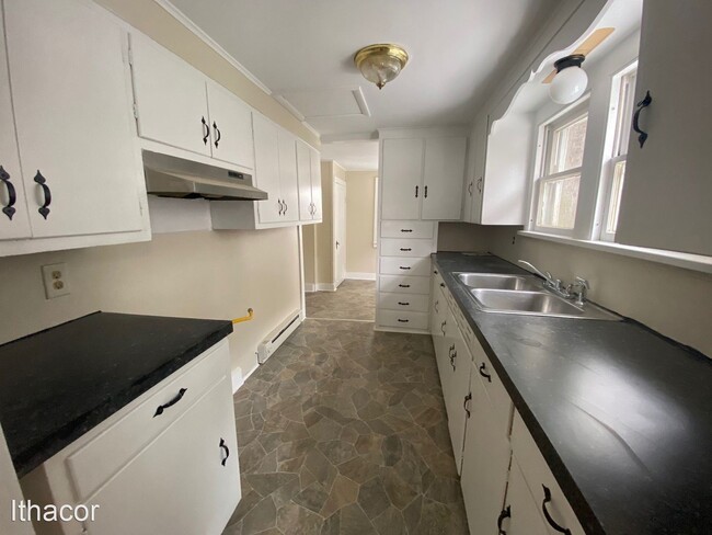 Building Photo - 3 br, 1 bath House - 27 North St