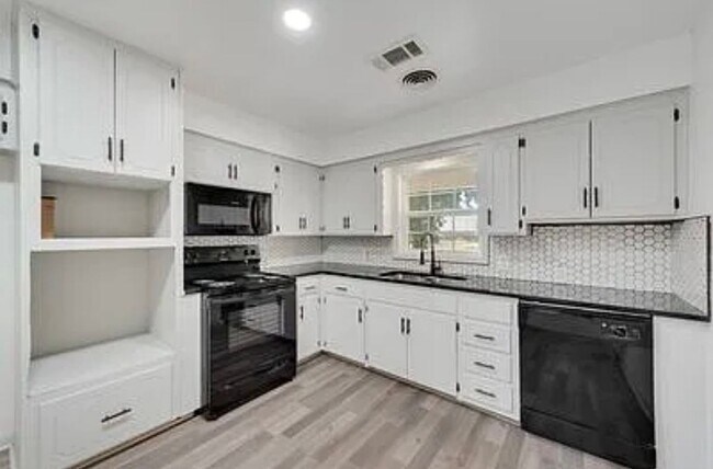 Foto del edificio - 725 W Brock St