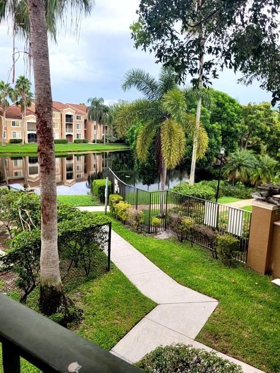 Foto del edificio - 4844 N State Rd 7