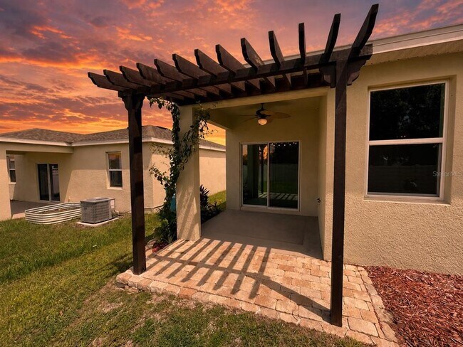 Building Photo - 689 Crown Rose Dr