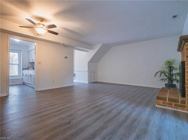 Building Photo - 2407 Rennie Dr