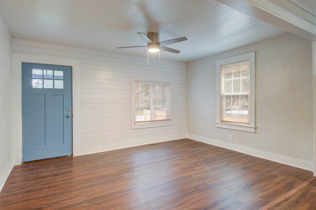 Building Photo - 2241 Bailey Drive, North Charleston, SC 29...