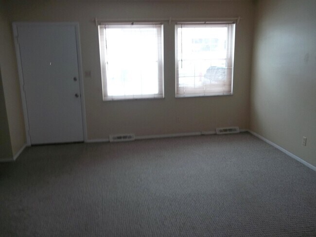 Building Photo - 2283 Samira Rd