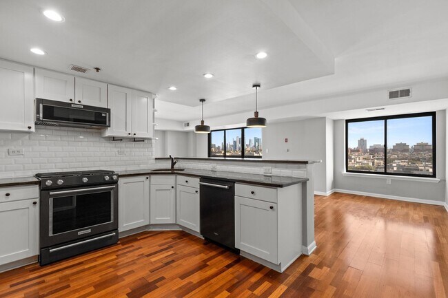 Building Photo - 700 1st St