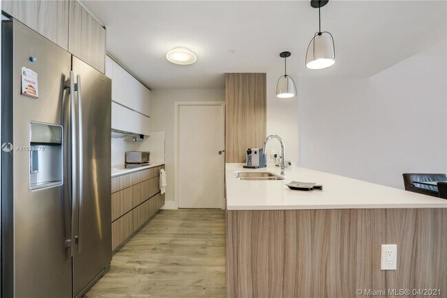 Foto del edificio - 600 NE 27th St