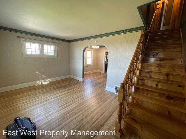 Building Photo - 6 br, 2 bath House - 707 E Skyline Pkwy