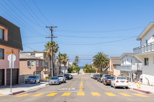 Building Photo - 208 8th St