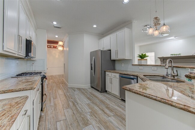 Building Photo - 1115 Enclave Square E