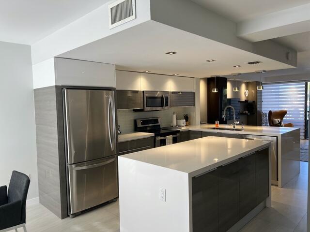 Foto del edificio - 1100 SE 5th Ct