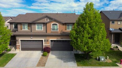 Building Photo - 2666 W Cottonwood Dr