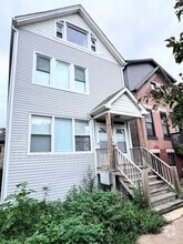 Building Photo - 2306 N Hoyne Ave