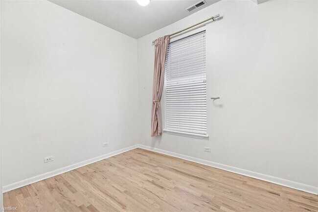 Building Photo - 3 br, 2.5 bath House - 1732 W Beach, Unit ...