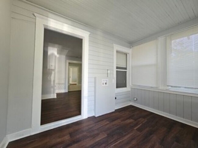 Foto del edificio - Spacious 3BR/2BA Home with Modern Amenities and Fenced Yard