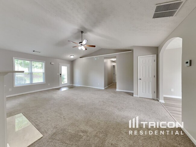 Building Photo - 347 Royal Oaks Dr