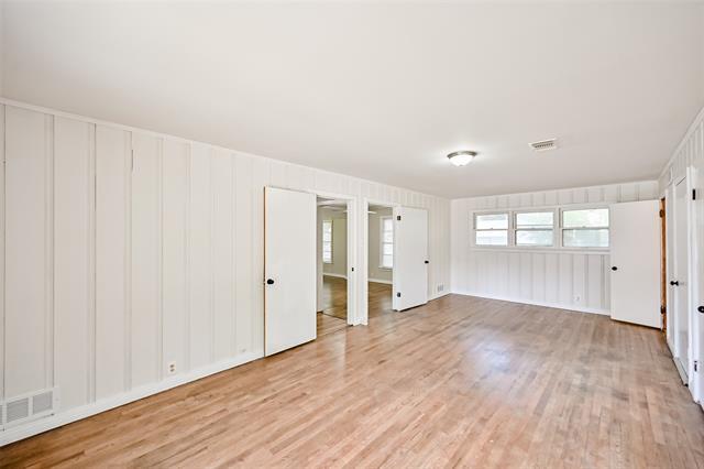 Foto del edificio - 217 E Hird St