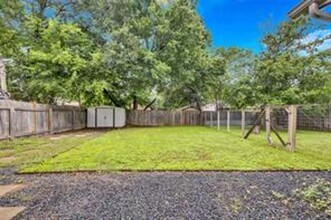 Building Photo - 9721 Holly Springs Dr