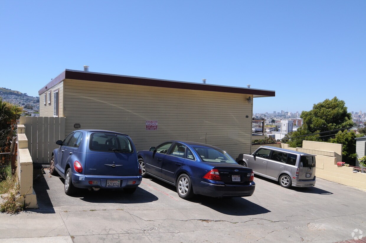 Building Photo - 32 Lundys Ln
