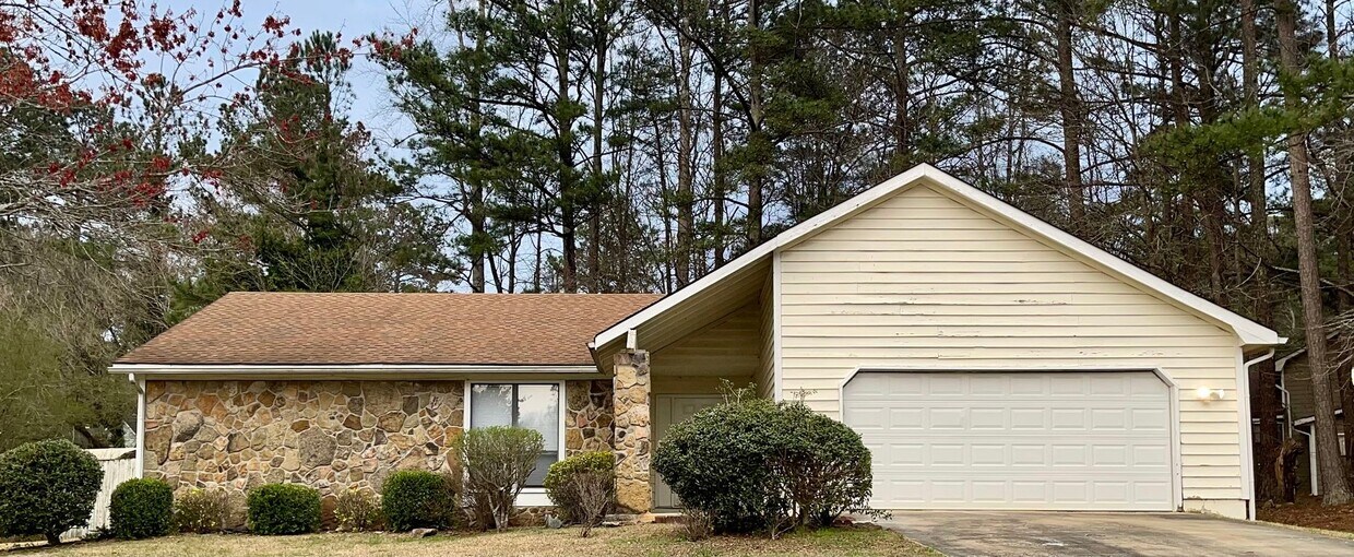 Primary Photo - Spacious, Updated 3 Bed/2 Bath Ranch!