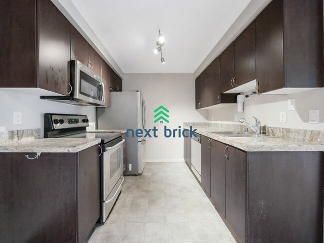 Building Photo - Beds and 1 Bath Kirkland Condo is Available for Rent!