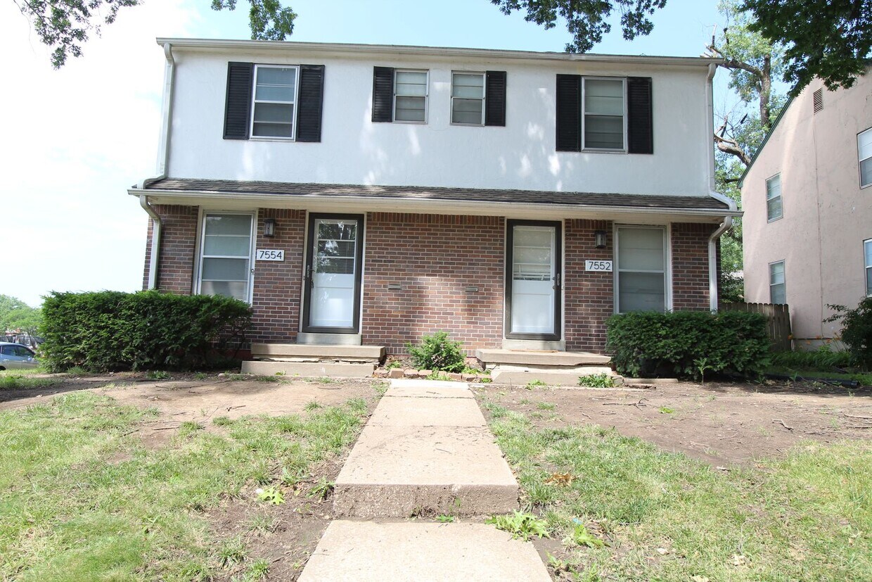 Foto principal - 2 Bedroom 1 Bath Duplex In The Waldo Area