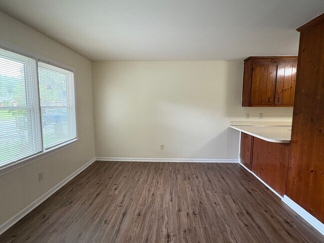 Foto del edificio - 2518 Cedarwood Dr