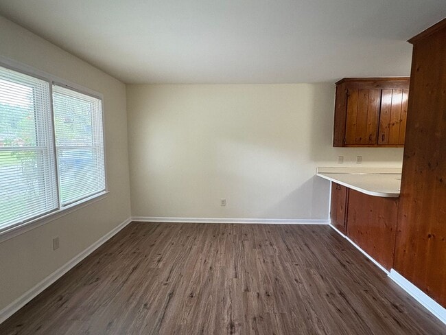 Building Photo - 2518 Cedarwood Dr