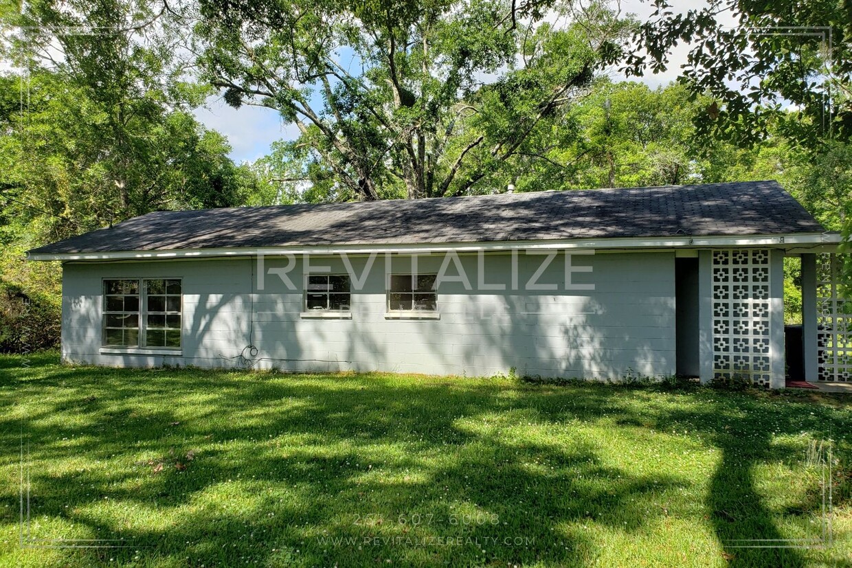 Primary Photo - 2 Bedroom 2 Bathroom Duplex in Mobile!