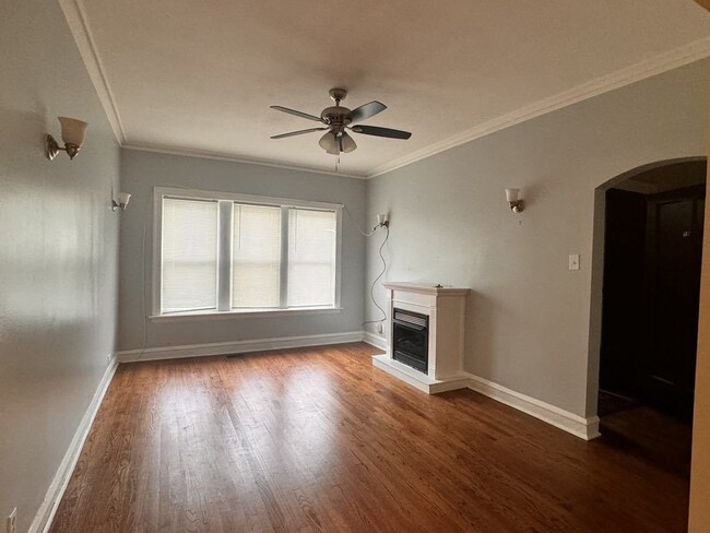 Building Photo - 2833 W 66th St