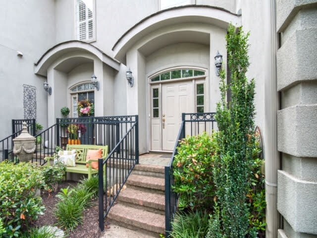 Building Photo - 227 Castellan Dr
