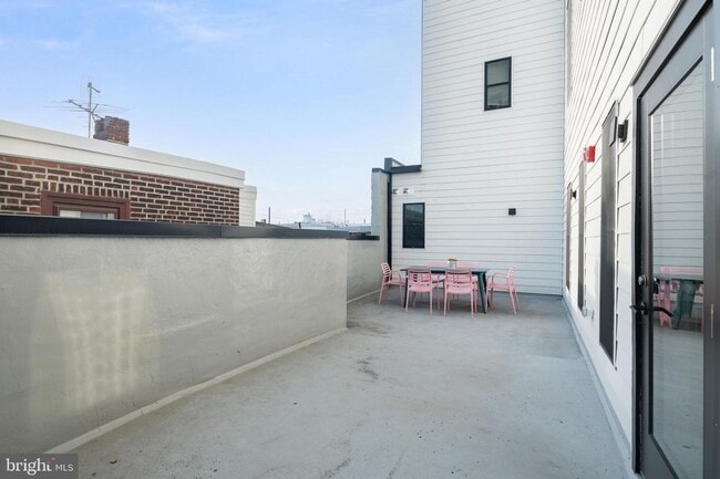 Building Photo - Bright modern 1 bedroom available now