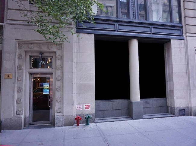 Building Photo - 25 E 21st St