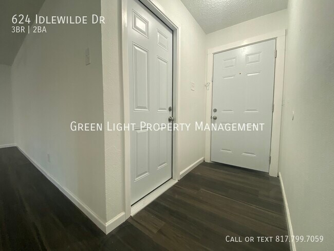 Foto del edificio - 624 Idlewilde Dr