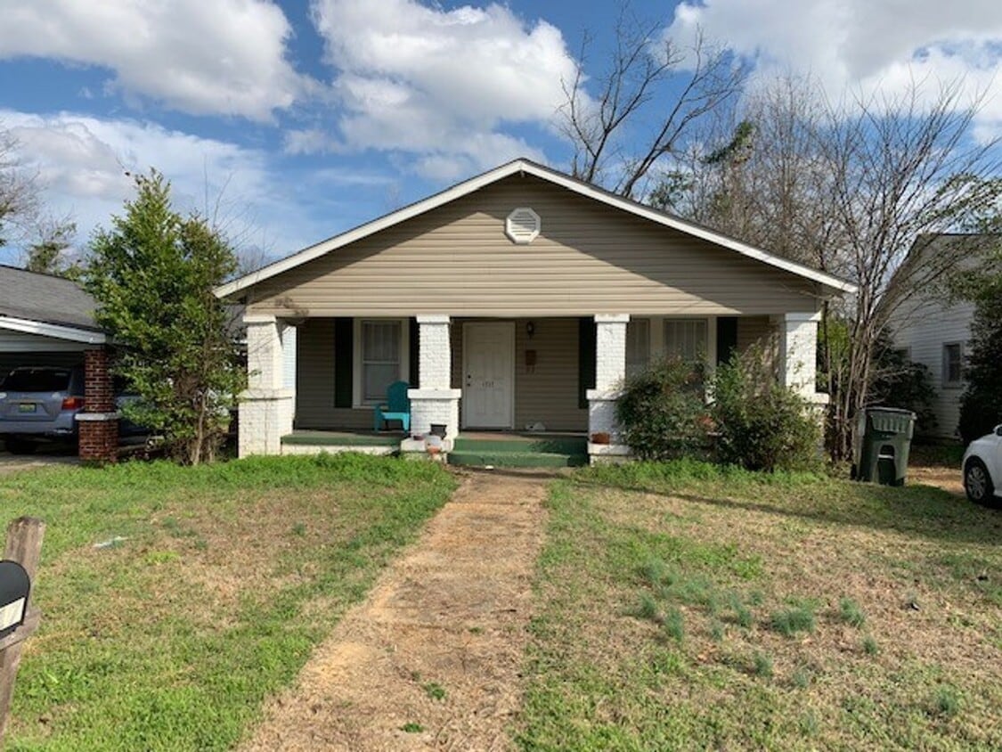 Charming 3 Bed / 1 Bath Available Fall 202... - Charming 3 Bed / 1 Bath Available Fall 202...