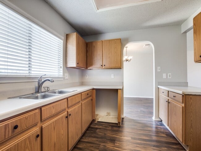 Foto del edificio - 9706 Highland Creek