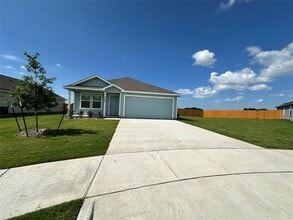 Building Photo - 3703 Longleaf Dr