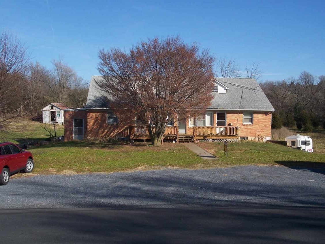 1622 Mt Clinton Pike Unit 6, Harrisonburg, VA 22802 Apartment for