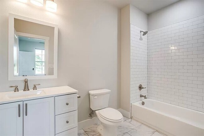 Photo - 2305 Benbrook Blvd Townhome