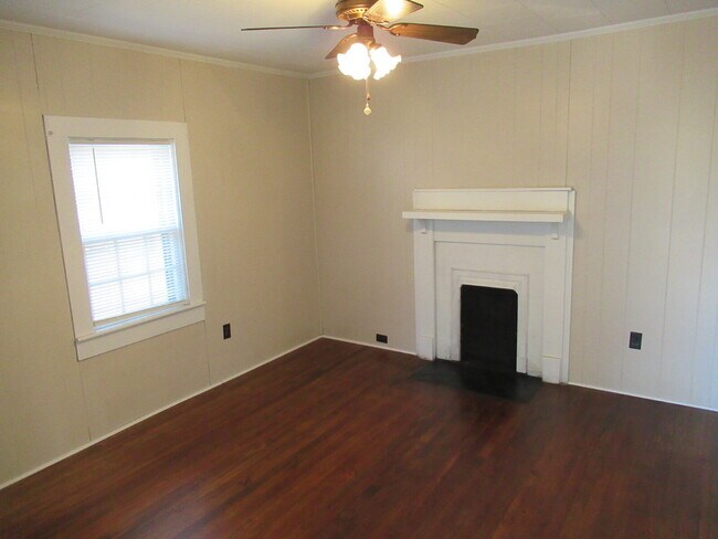 Foto del edificio - Charming 2-Bedroom Home Near Downtown Linc...