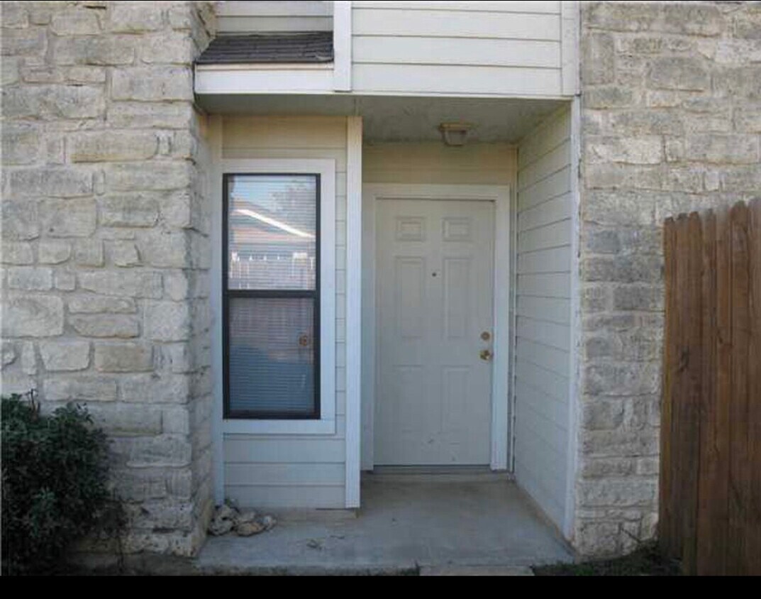Building Photo - 1709 Horseshoe Cir