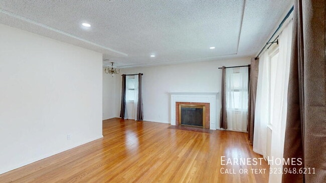 Foto del edificio - 8447 Wheatland Ave