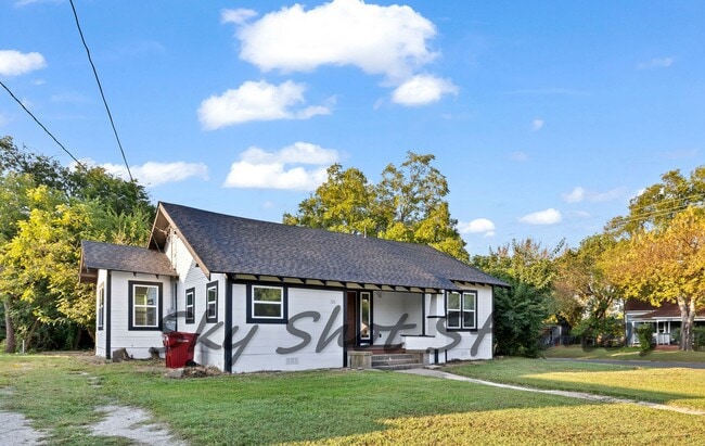 Building Photo - 326 W Rainey St