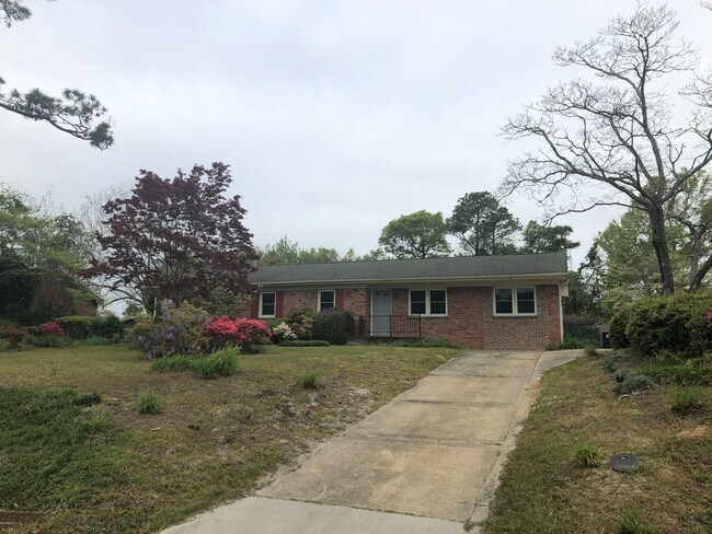 Building Photo - 18 Northwood Dr