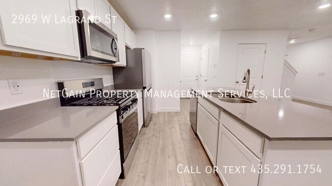 Building Photo - 2969 W LaGrand St