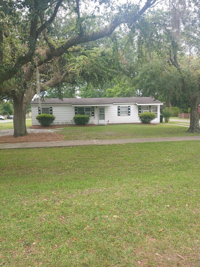 Building Photo - 2BD, 1 BA Apartment for Rent