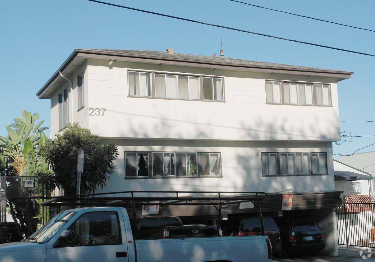 Building Photo - 237 S Westlake Ave