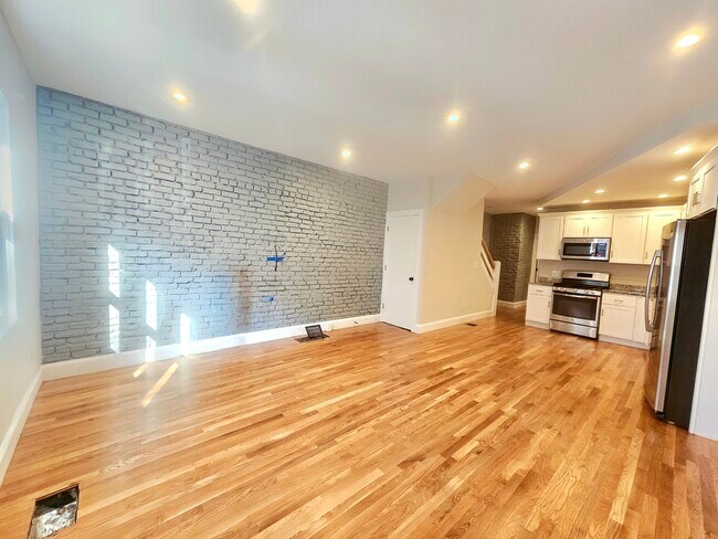 Building Photo - 131 Sutherland Rd