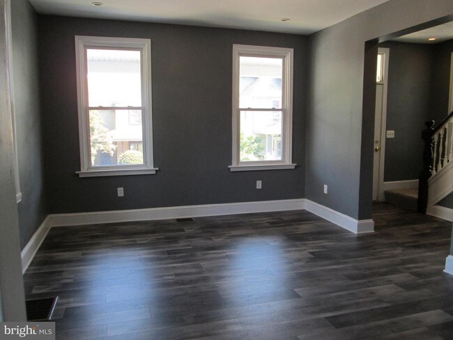 Building Photo - 4207 Valley View Ave