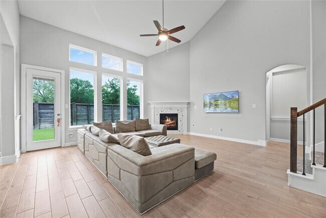 Foto del edificio - 2411 Jitterbug Ln