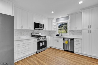 Building Photo - 42 Stonewyck Rd